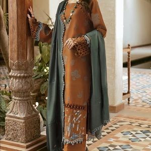Brand New Republic Womanwear Full 3 piece suit - Latest Collection